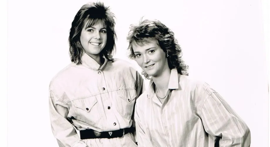 Schwarz-weiß-Foto der beiden Gründerinnen Sabine Eisebraun und Eva Wittmann aus den Anfangsjahren